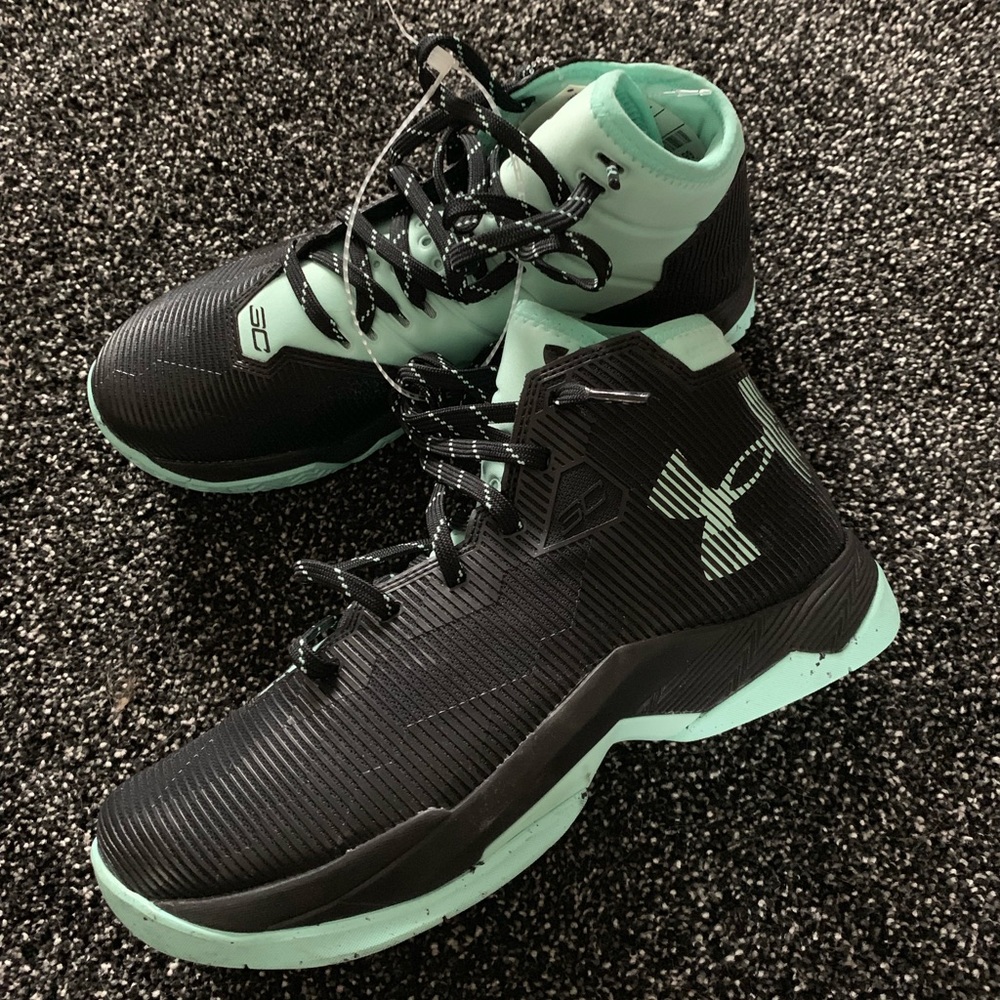 🔥🔥 UNDER ARMOUR STEPH CURRY EDITION NWT